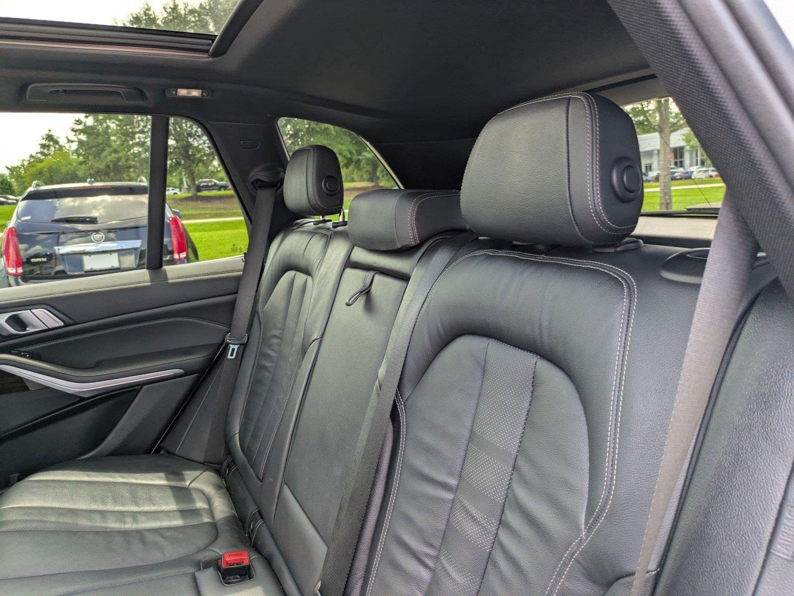 Used 2019 Mineral White Metallic BMW xDrive40i image 29