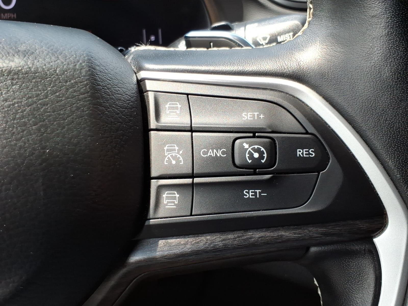 Used 2021 Rocky Mountain Pearlcoat Jeep Limited image 16