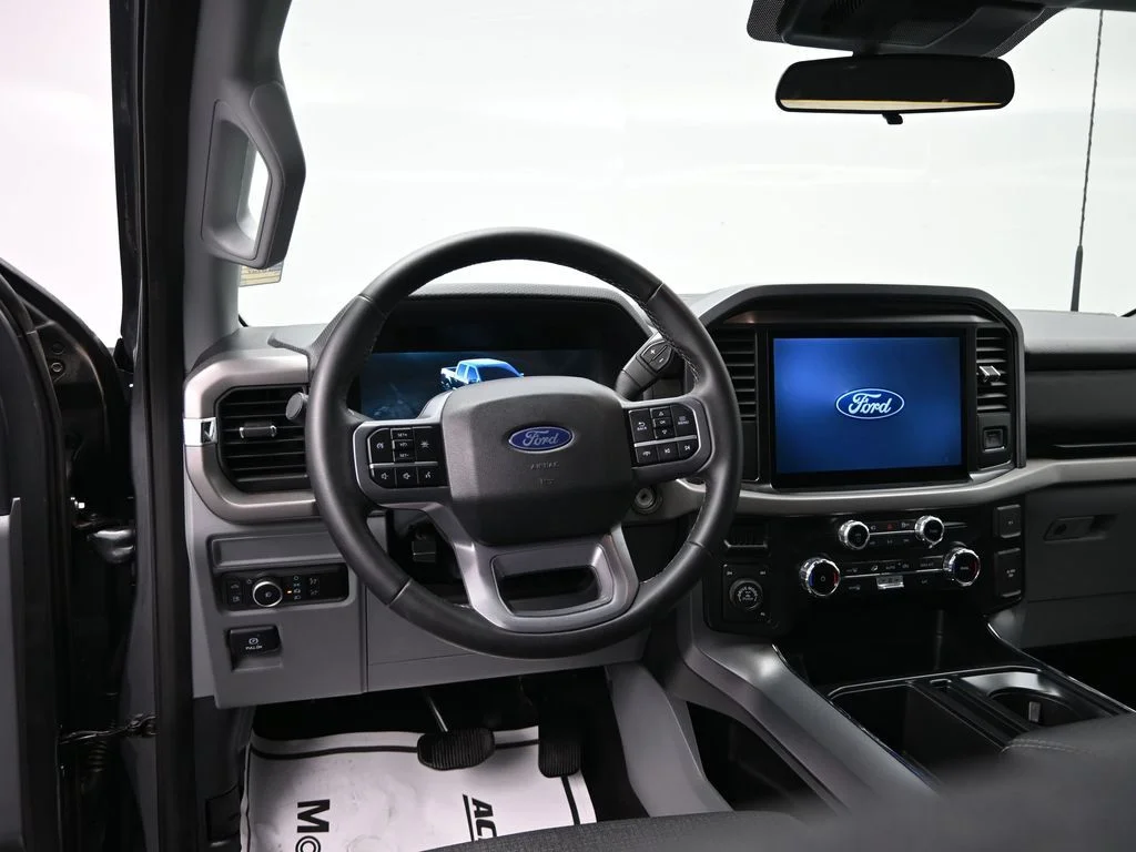 Used 2025 Gray Ford XLT image 11