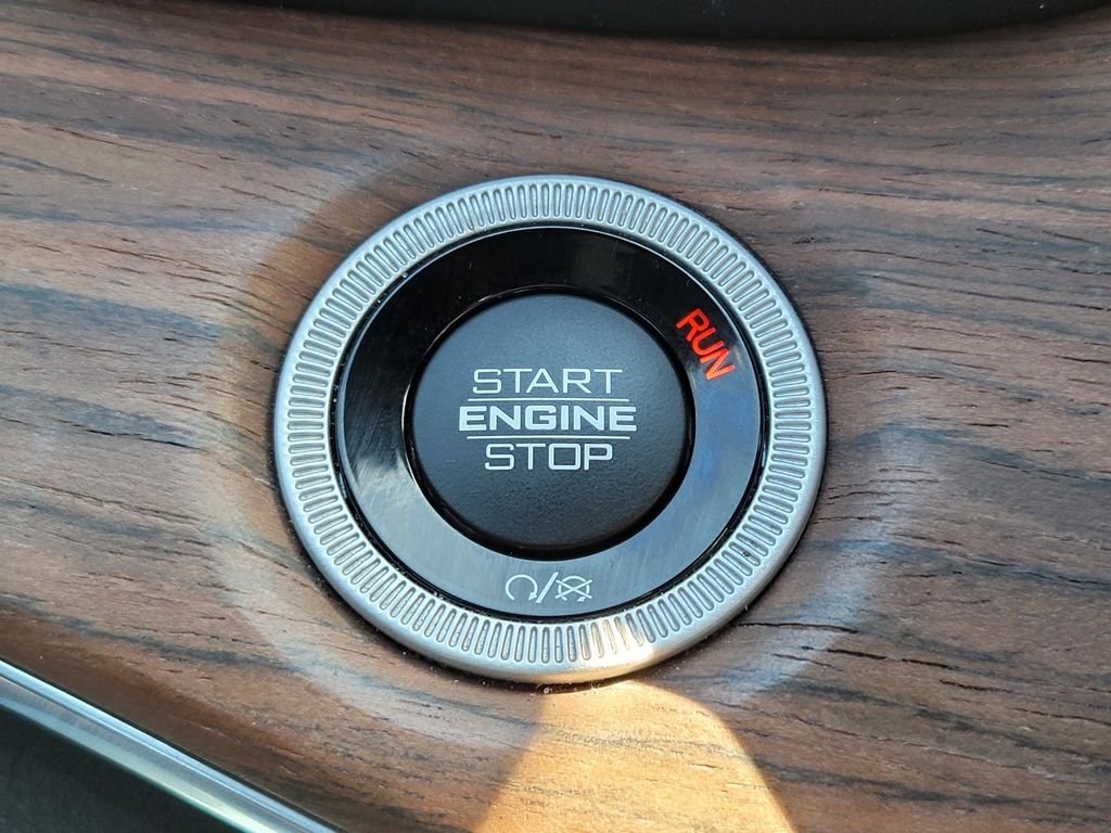 Used 2022 Gray Jeep Summit 4xe image 23