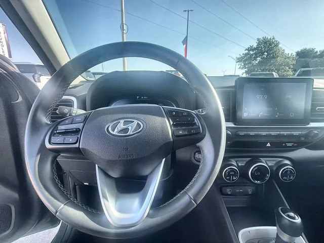 2025 Hyundai Venue SEL - Photo 11
