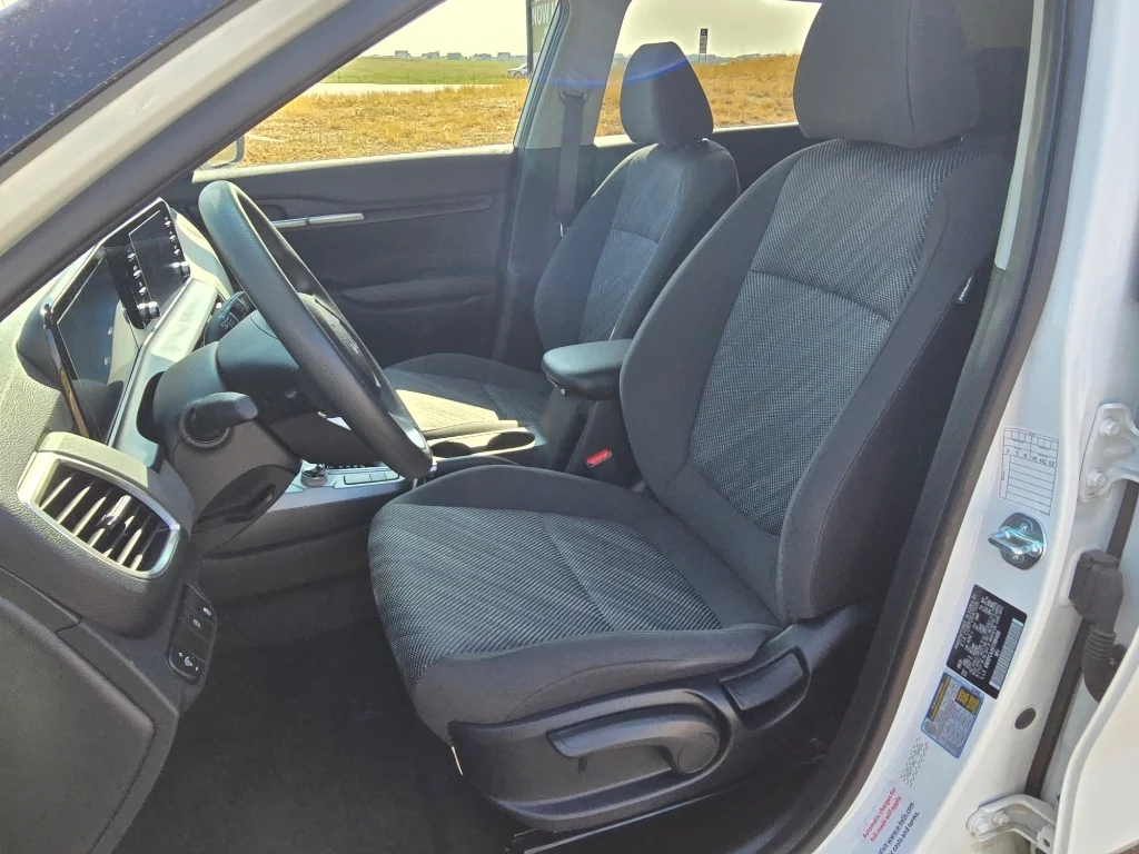 Used 2026 Snow White Pearl Kia LX image 14