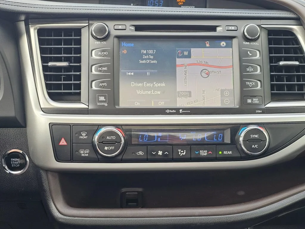 Used 2015  Toyota Limited image 32