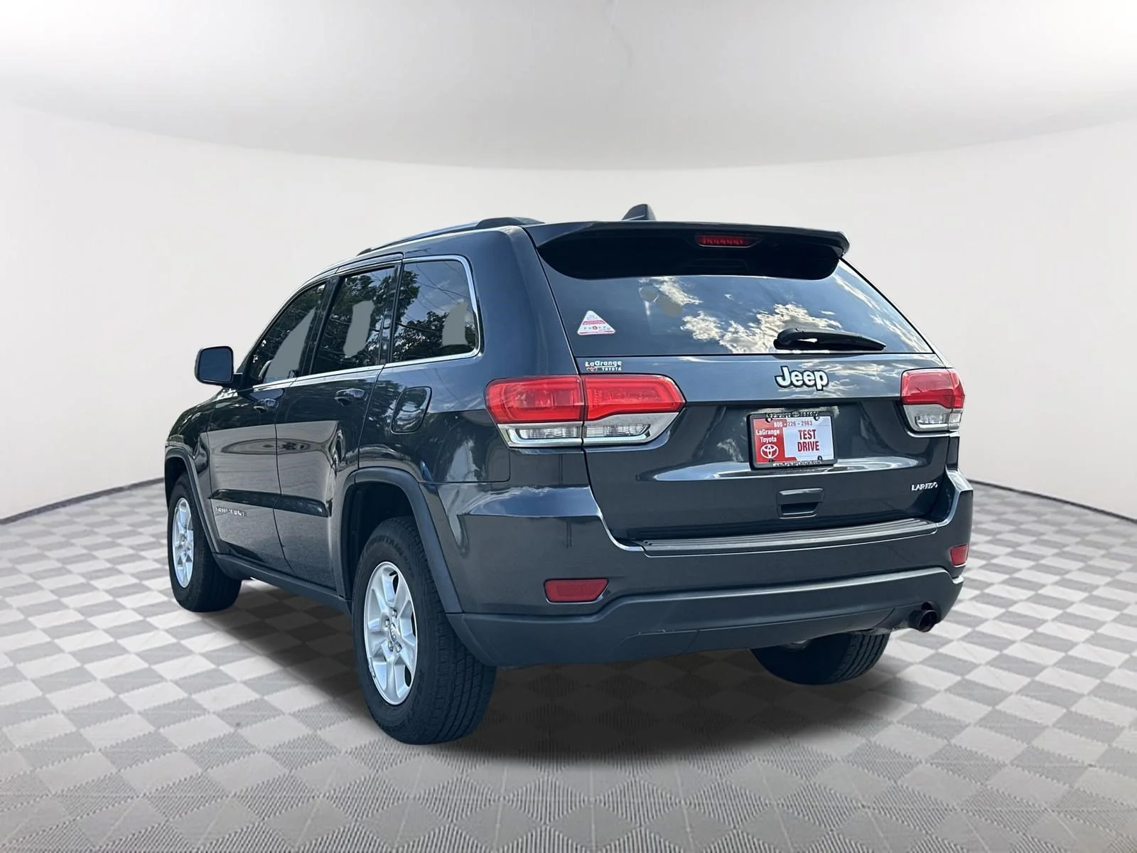 Used 2015 Maximum Steel Metallic Clear Coat Jeep Laredo image 7