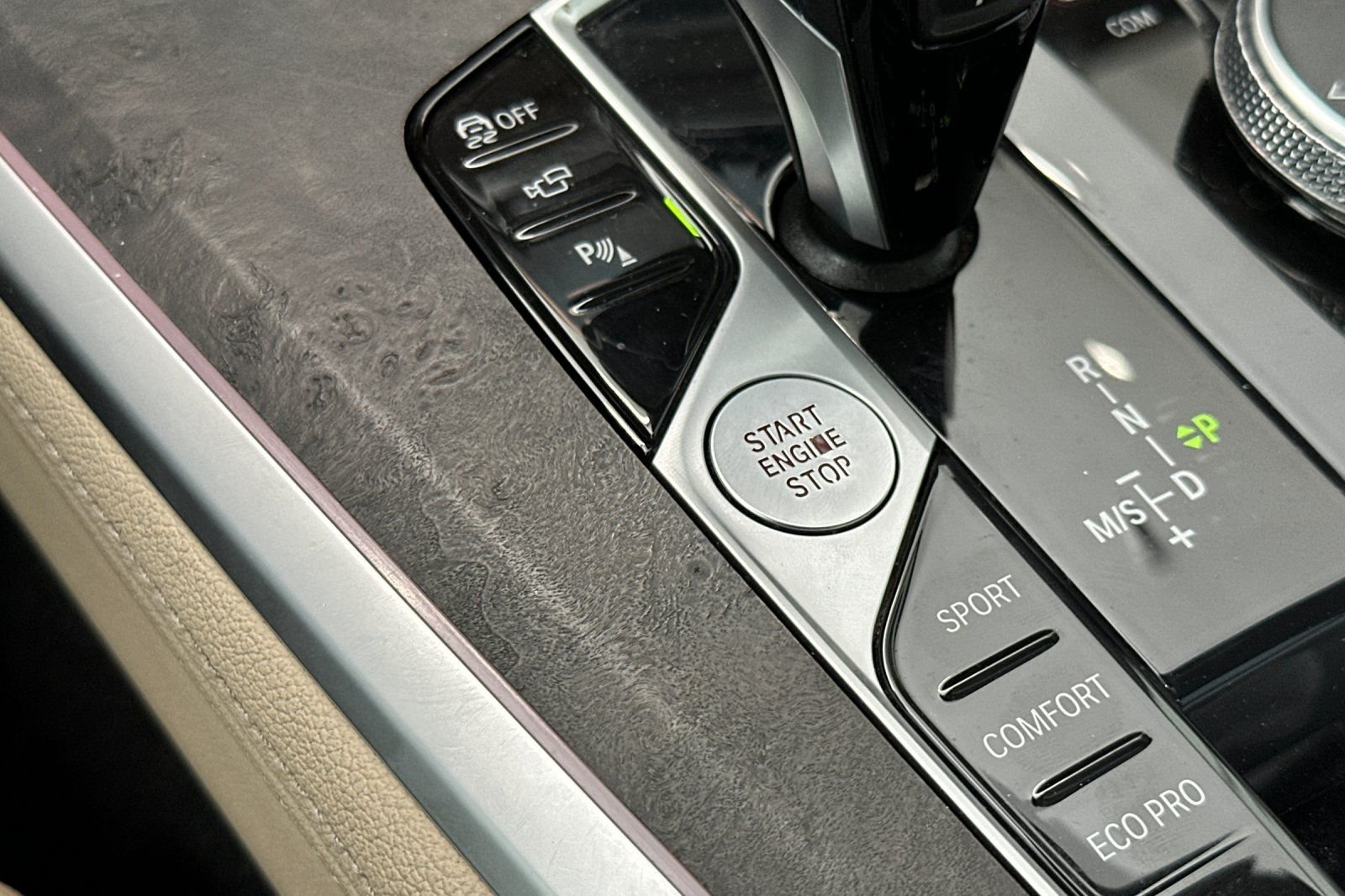 Used 2022 Gray BMW xDrive40i image 26