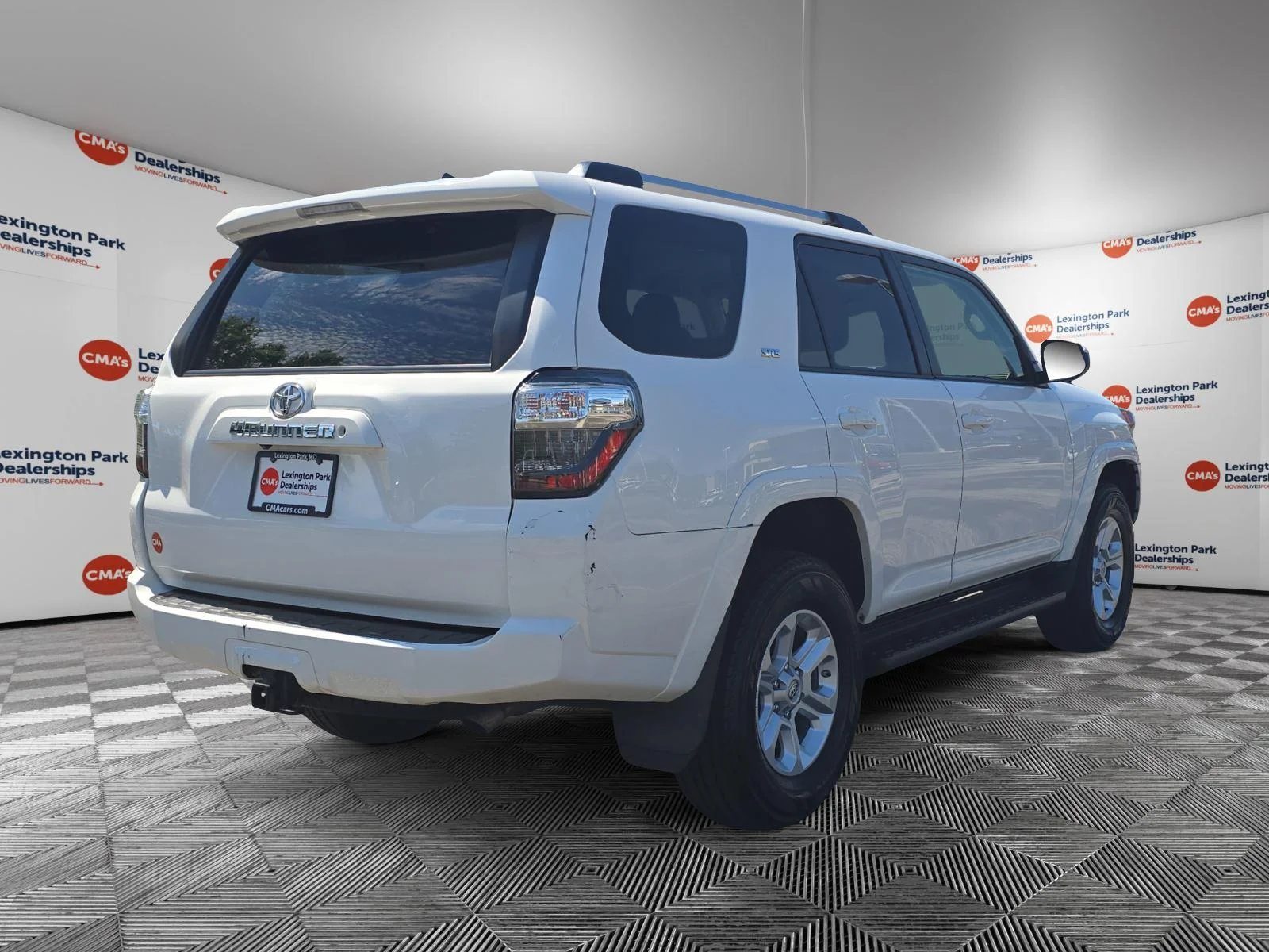 Used 2020 Super White Toyota SR5 image 7