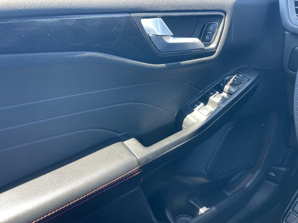 Used 2025 Agate Black Metallic Ford ST-Line image 10