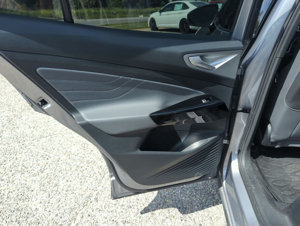 Used 2023 Silver Volkswagen Pro S image 29
