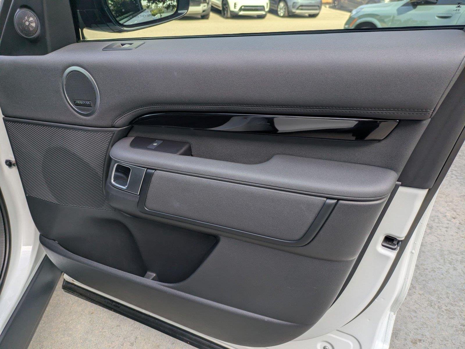 Used 2024 Fuji White Land Rover S image 33