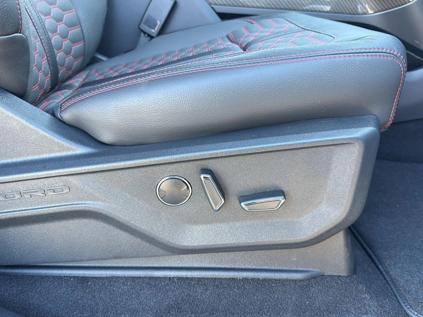 2025 Ford F-150 Lariat - Photo 14