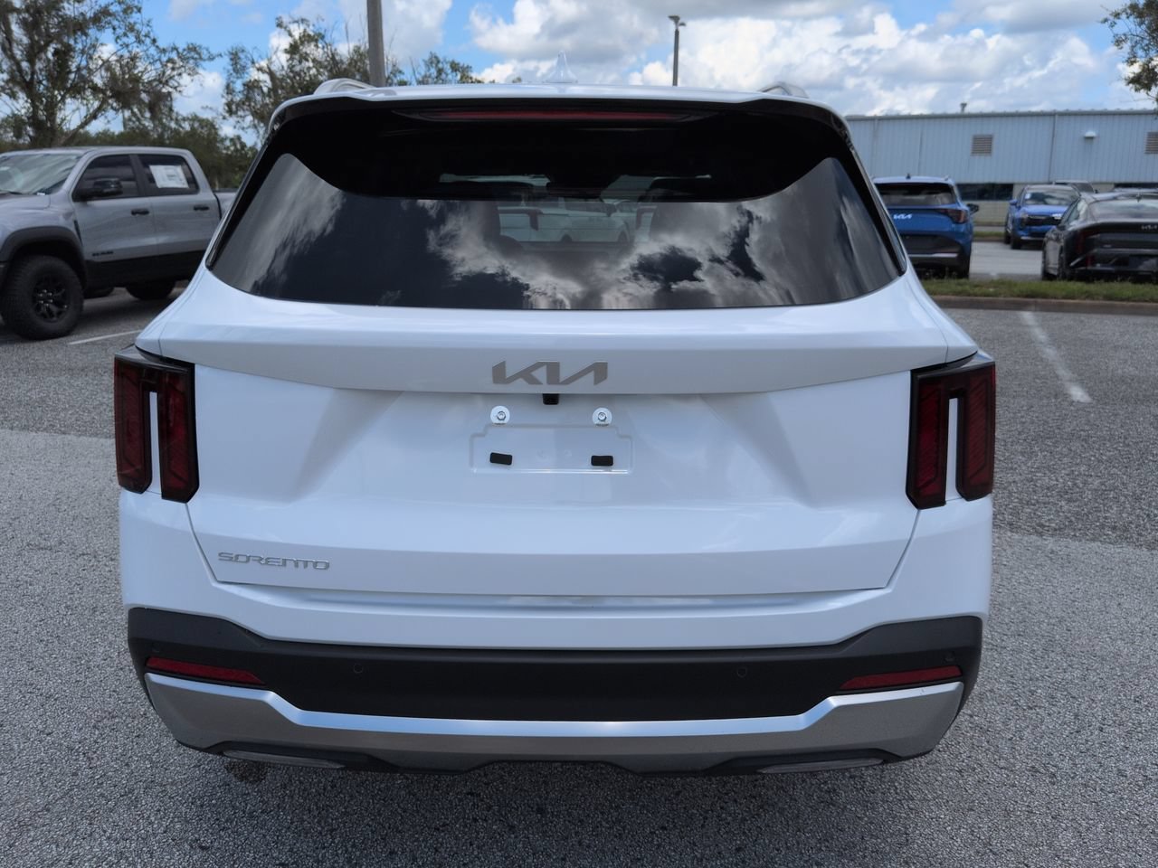 New 2026 Glacial White Pearl Kia EX image 5