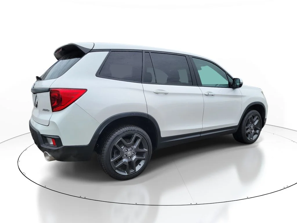 Used 2023  Honda EX-L image 4