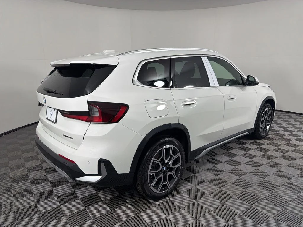 Used 2026 Alpine White BMW xDrive28i image 5