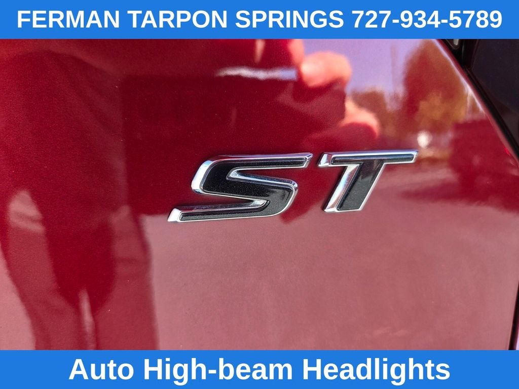 Used 2023 Red Buick Select image 19