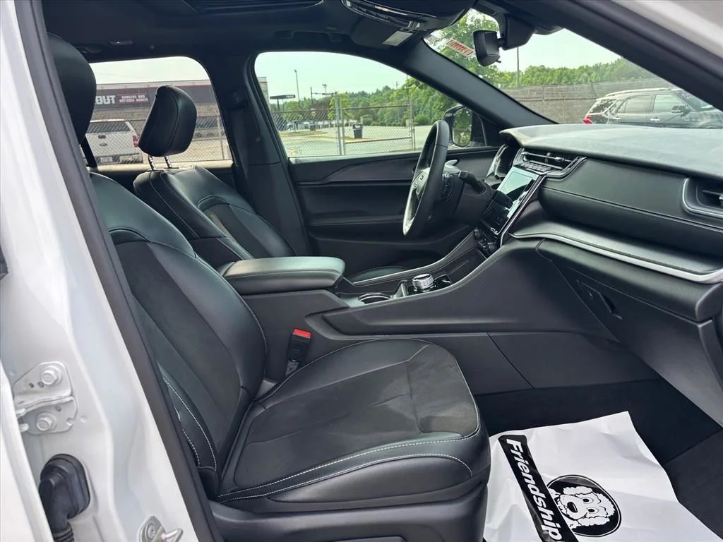 Used 2023 White Jeep Altitude X image 15