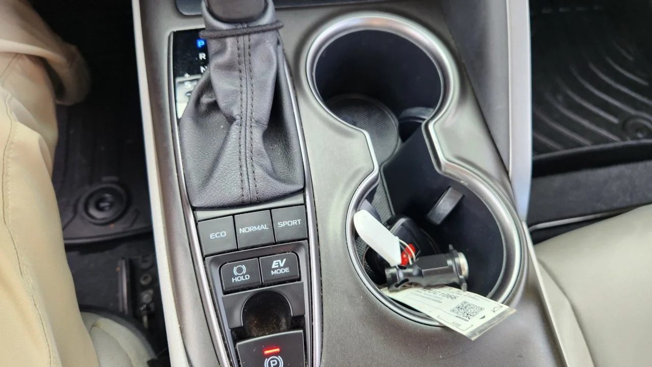 Used 2024  Toyota Hybrid SE image 24