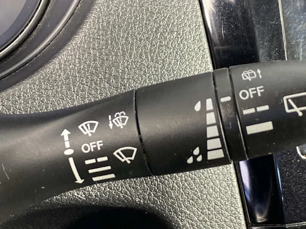 Used 2018 Caspian Blue Nissan S image 18
