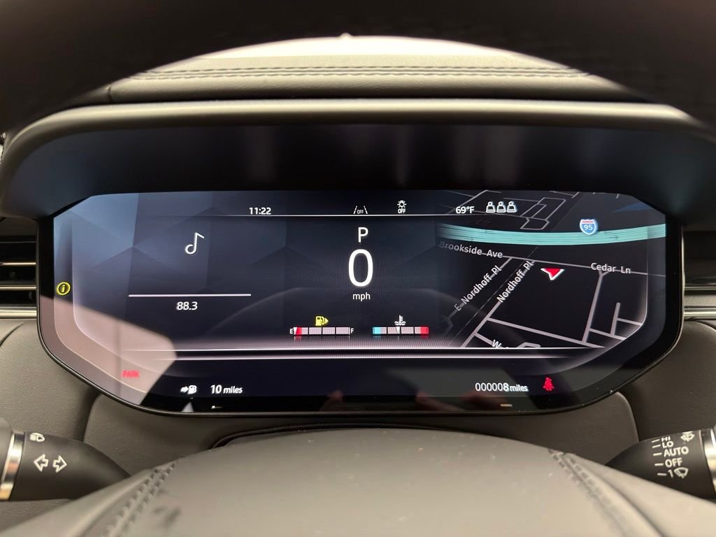 New 2026 Obsidian Black in Gloss Finish Land Rover Dynamic SE image 15