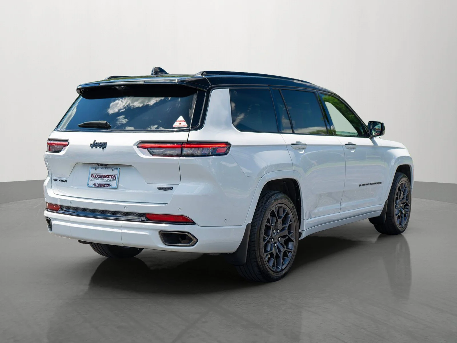 Used 2023 Bright White Clearcoat Jeep Summit image 7