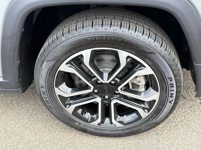 Used 2024 Gray Jeep Limited image 7
