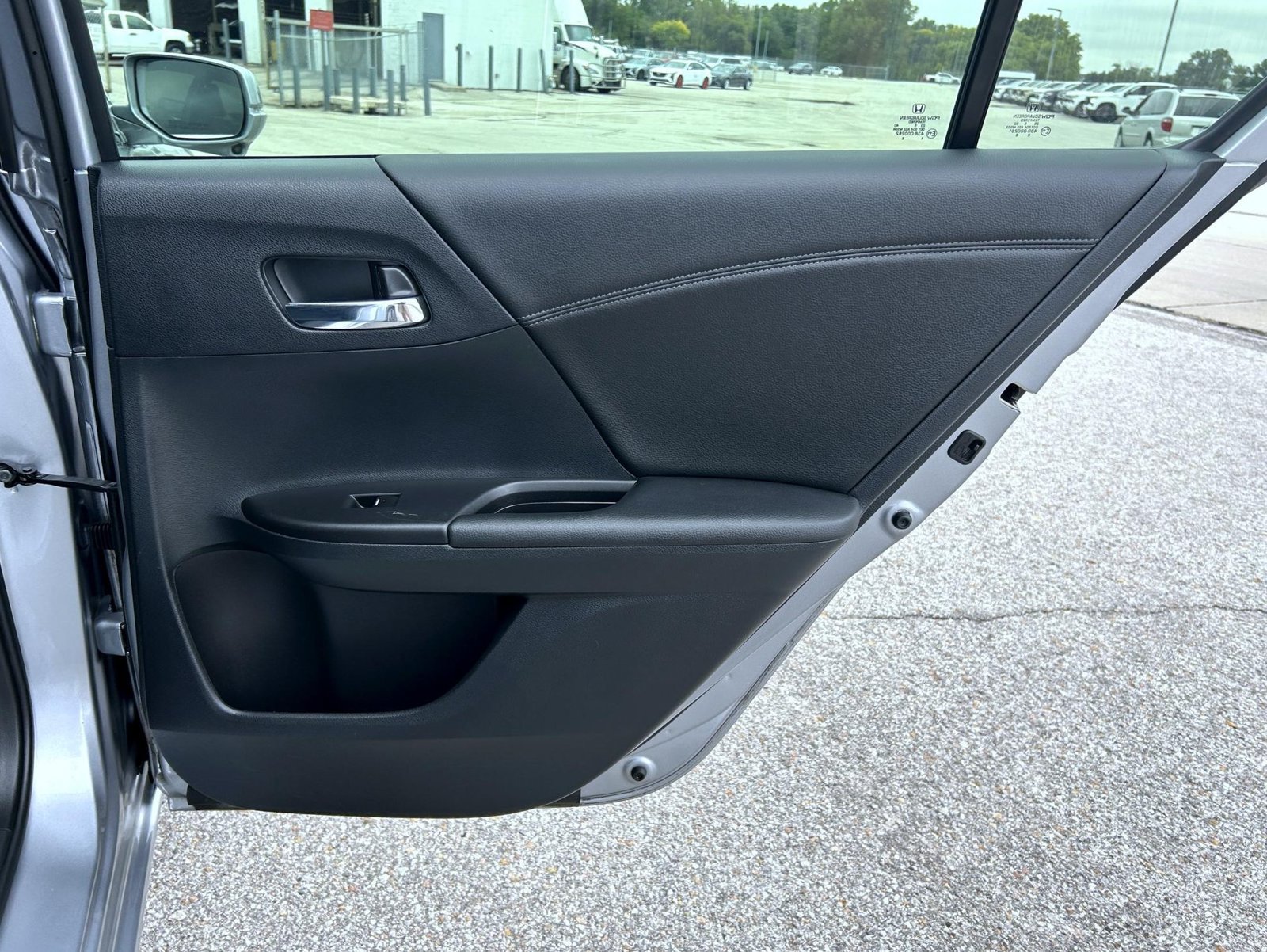 Used 2016 Silver Honda EX-L image 18