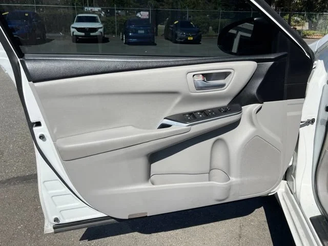 Used 2015 Super White Toyota XLE image 11