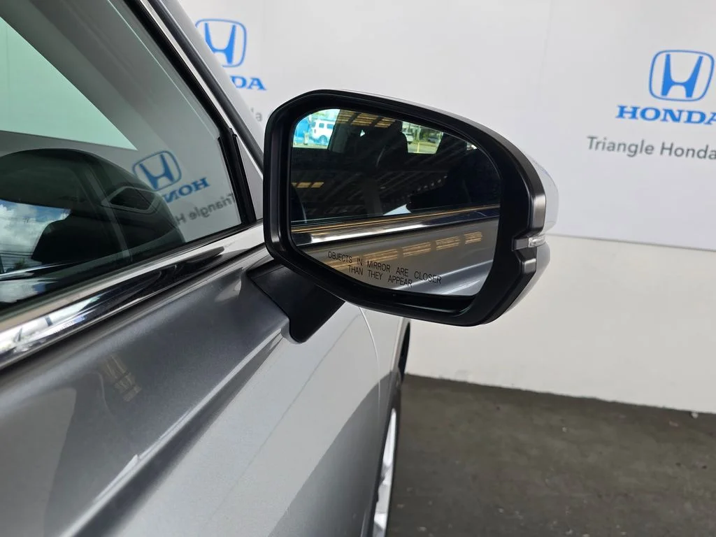 Used 2025  Honda LX image 32