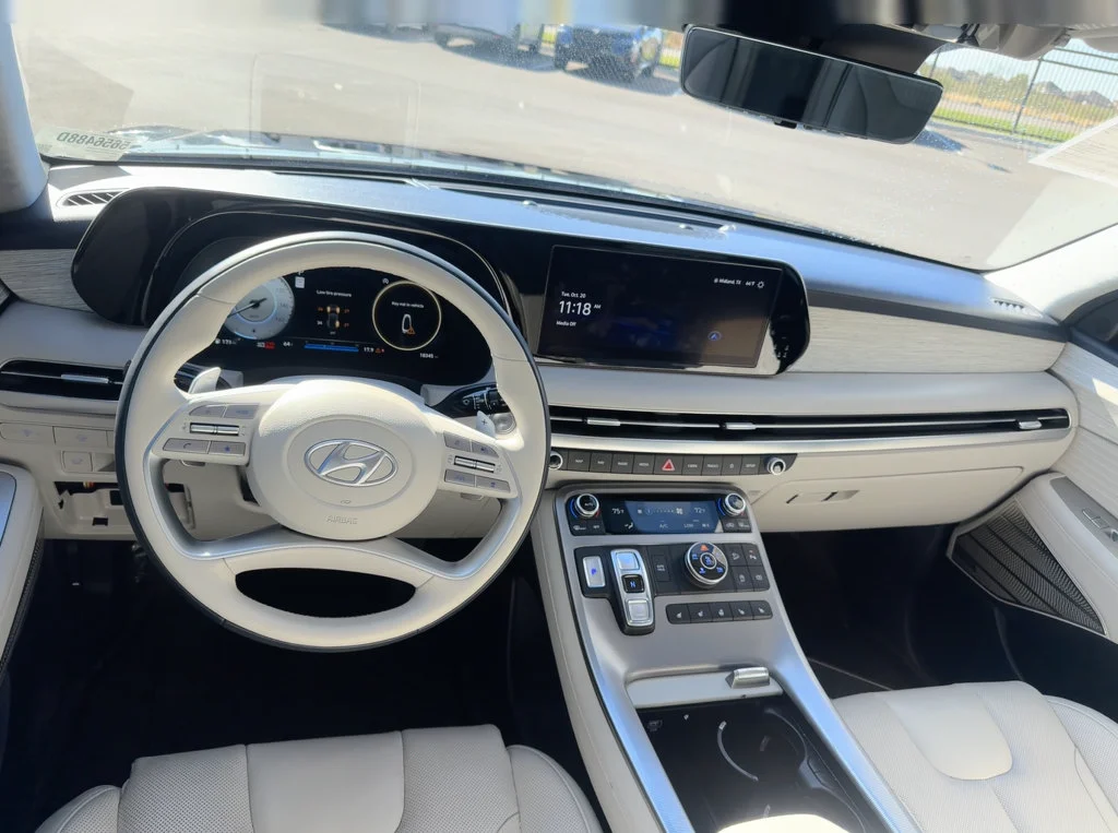 Used 2022 Maroon Hyundai Limited image 7
