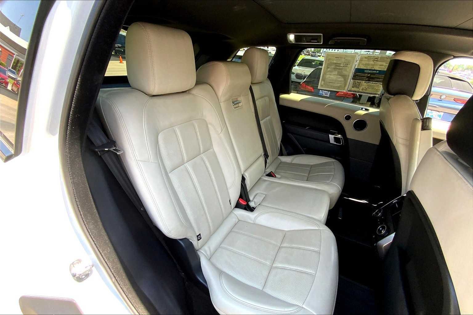 Used 2021 Fuji White Land Rover HSE Silver Edition image 35