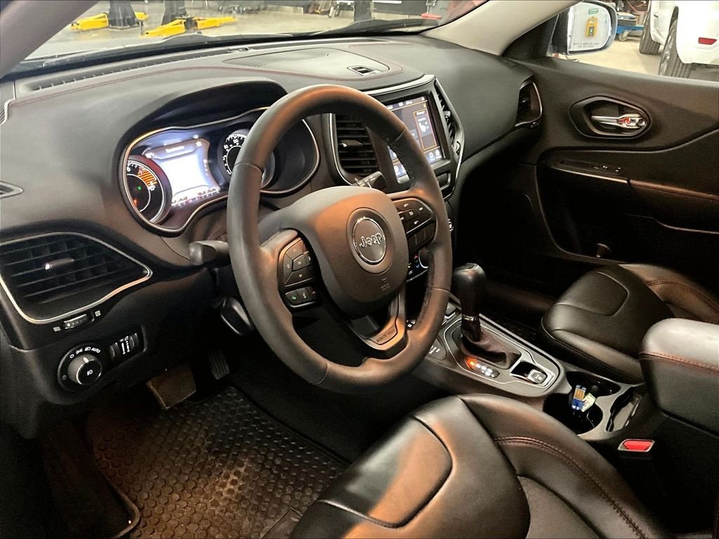 Used 2021 Billet Silver Metallic Clearcoat Jeep Trailhawk image 8