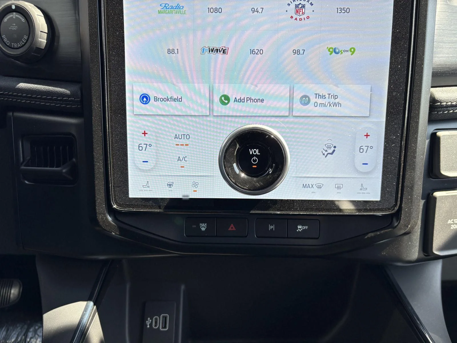 2025 Ford F-150 Lightning Flash - Photo 17