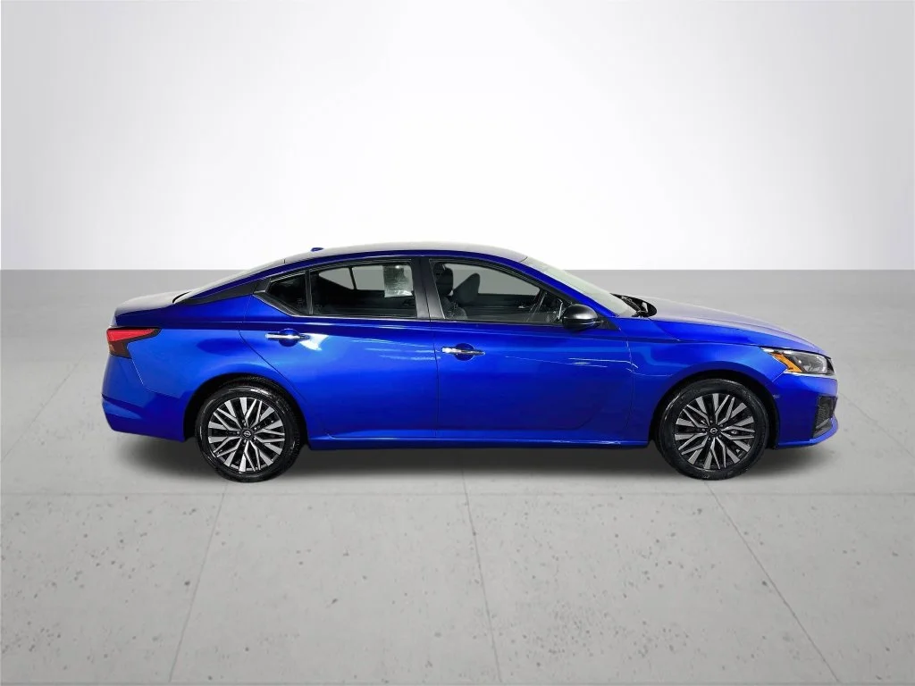 Used 2025 Blue Nissan 2.5 SV image 5