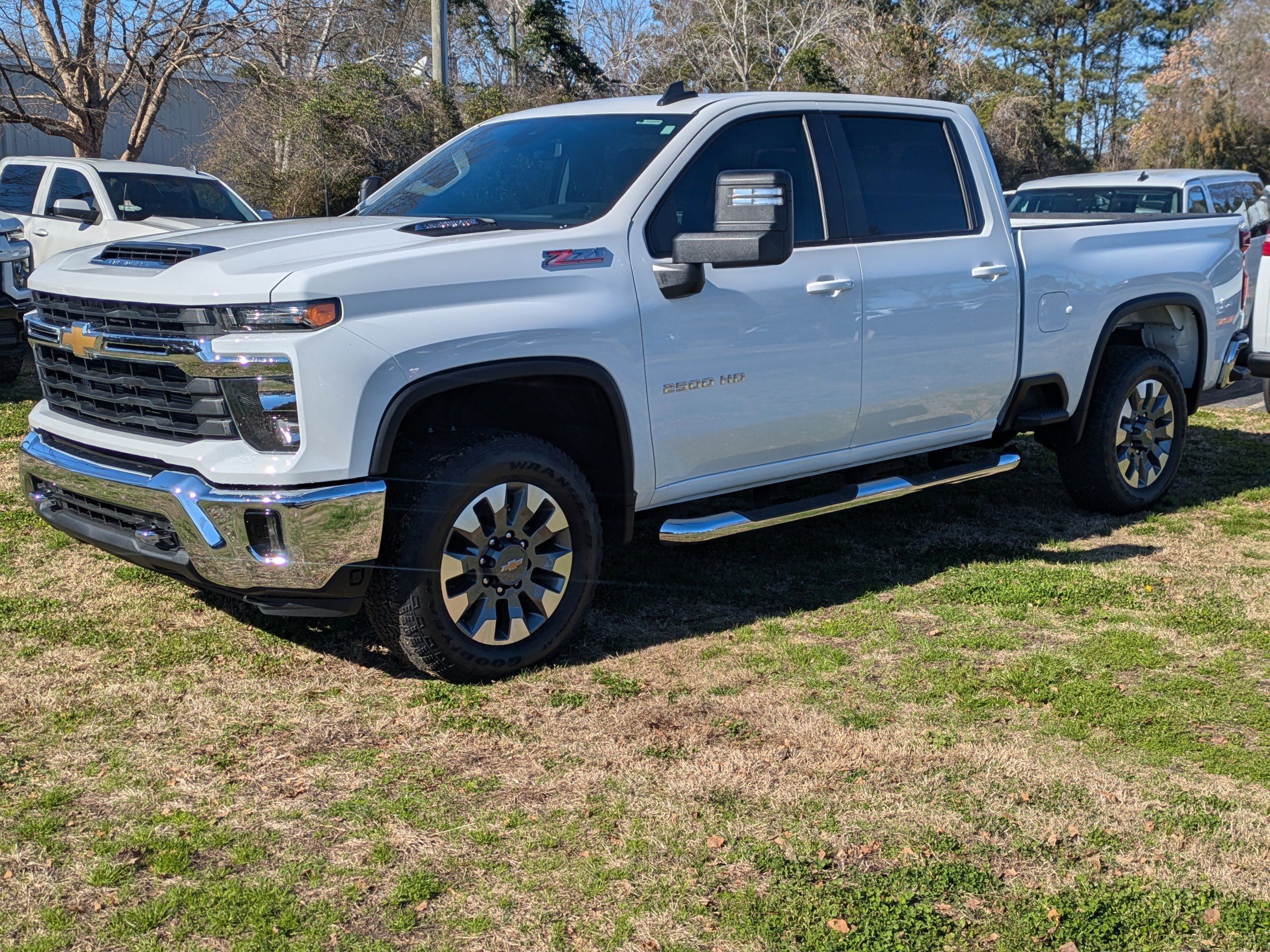 Used 2025 Summit White Chevrolet LT image 8