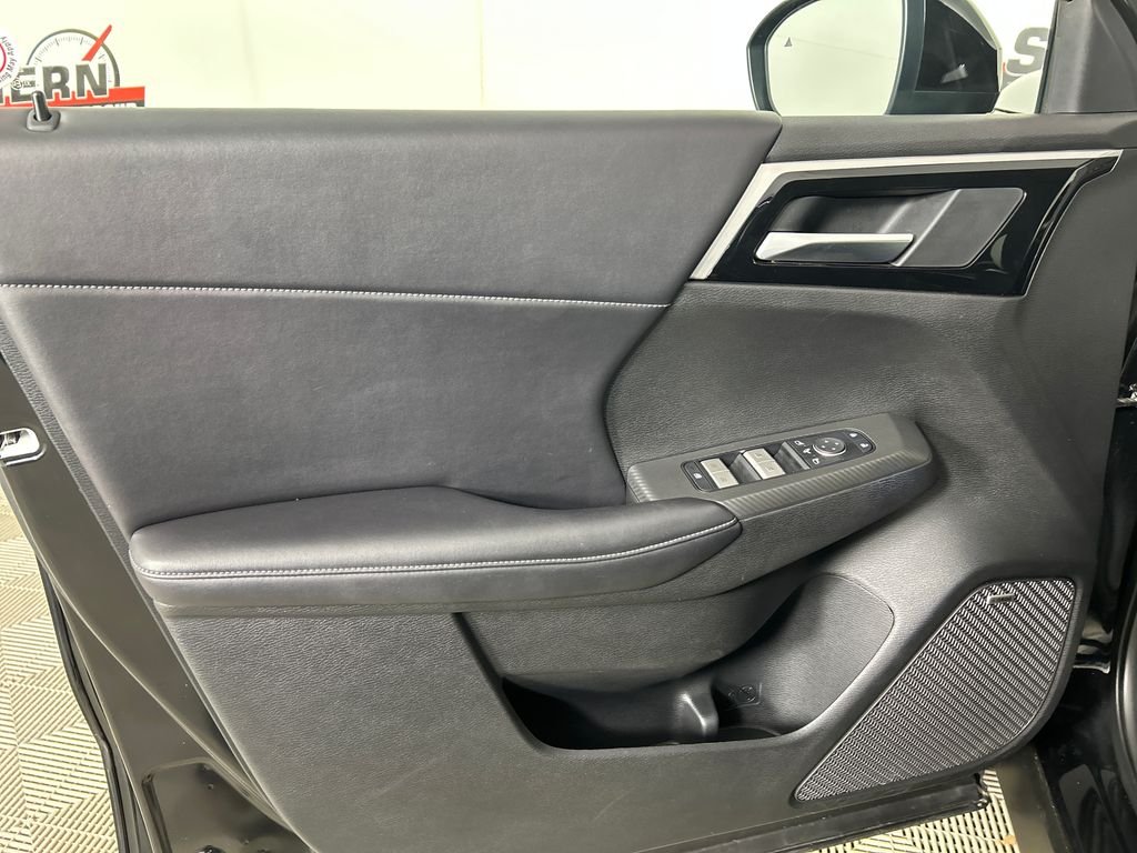 Used 2025 Black Mitsubishi SE image 10