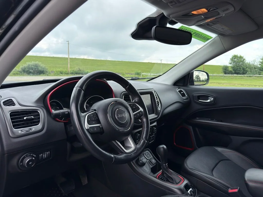 Used 2021 Silver Jeep Trailhawk image 19