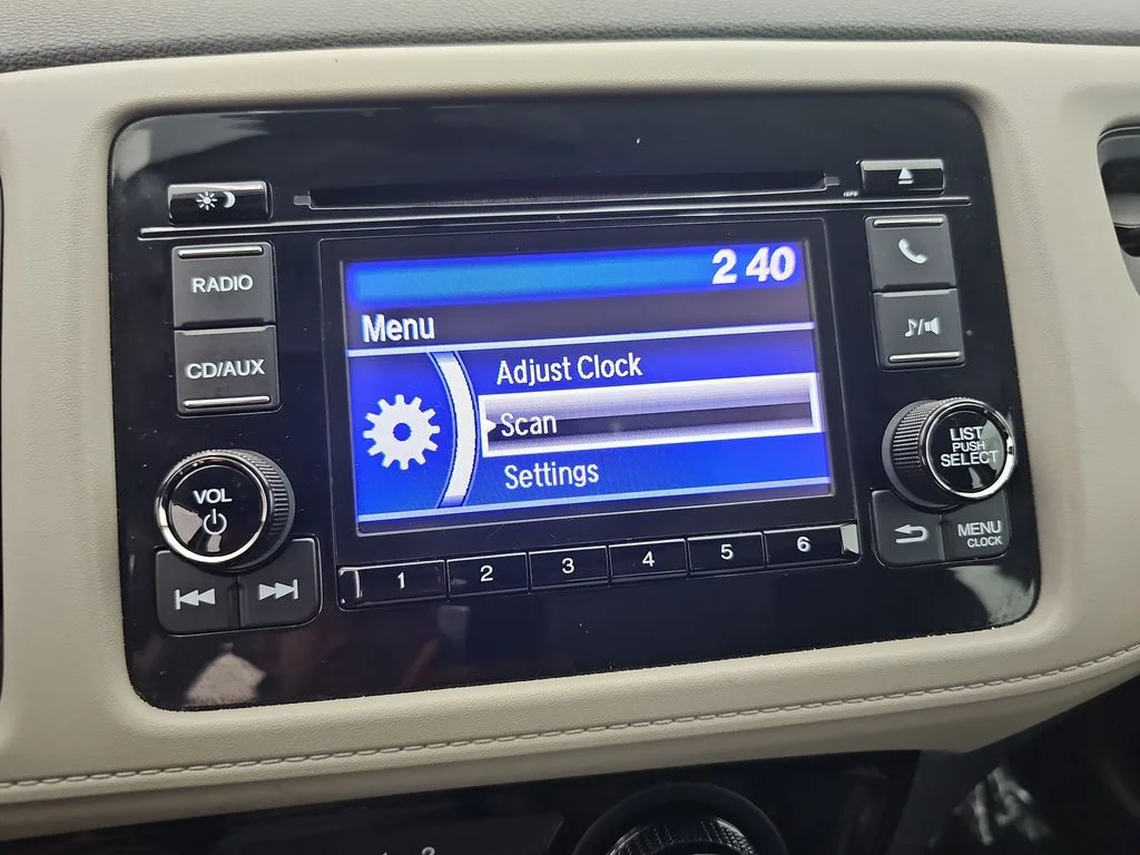 Used 2018 Silver Honda LX image 25