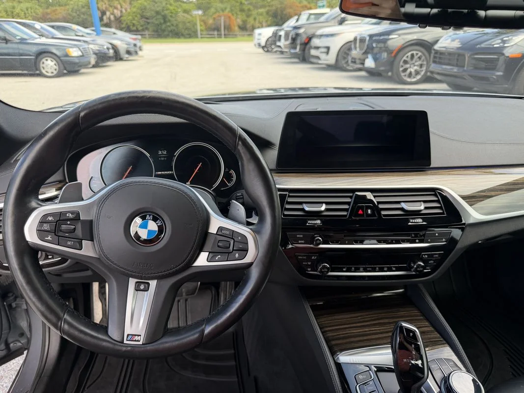 Used 2018  BMW M550i xDrive image 6