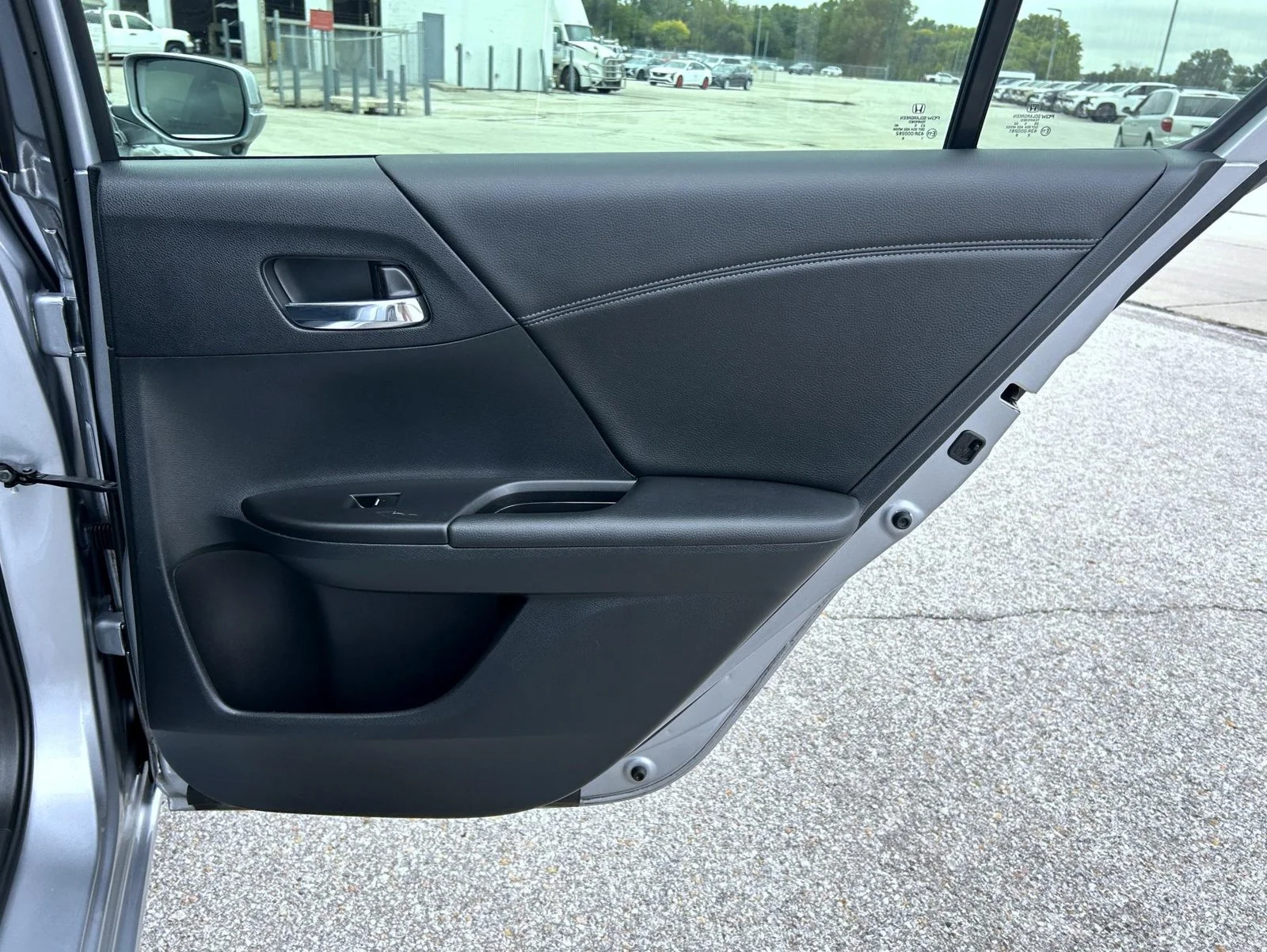 Used 2016 Silver Honda EX-L image 18