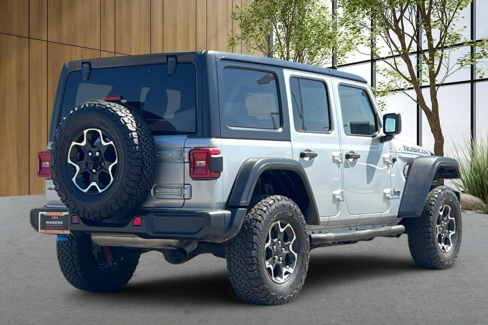 Used 2023 Silver Jeep Rubicon 4xe image 4