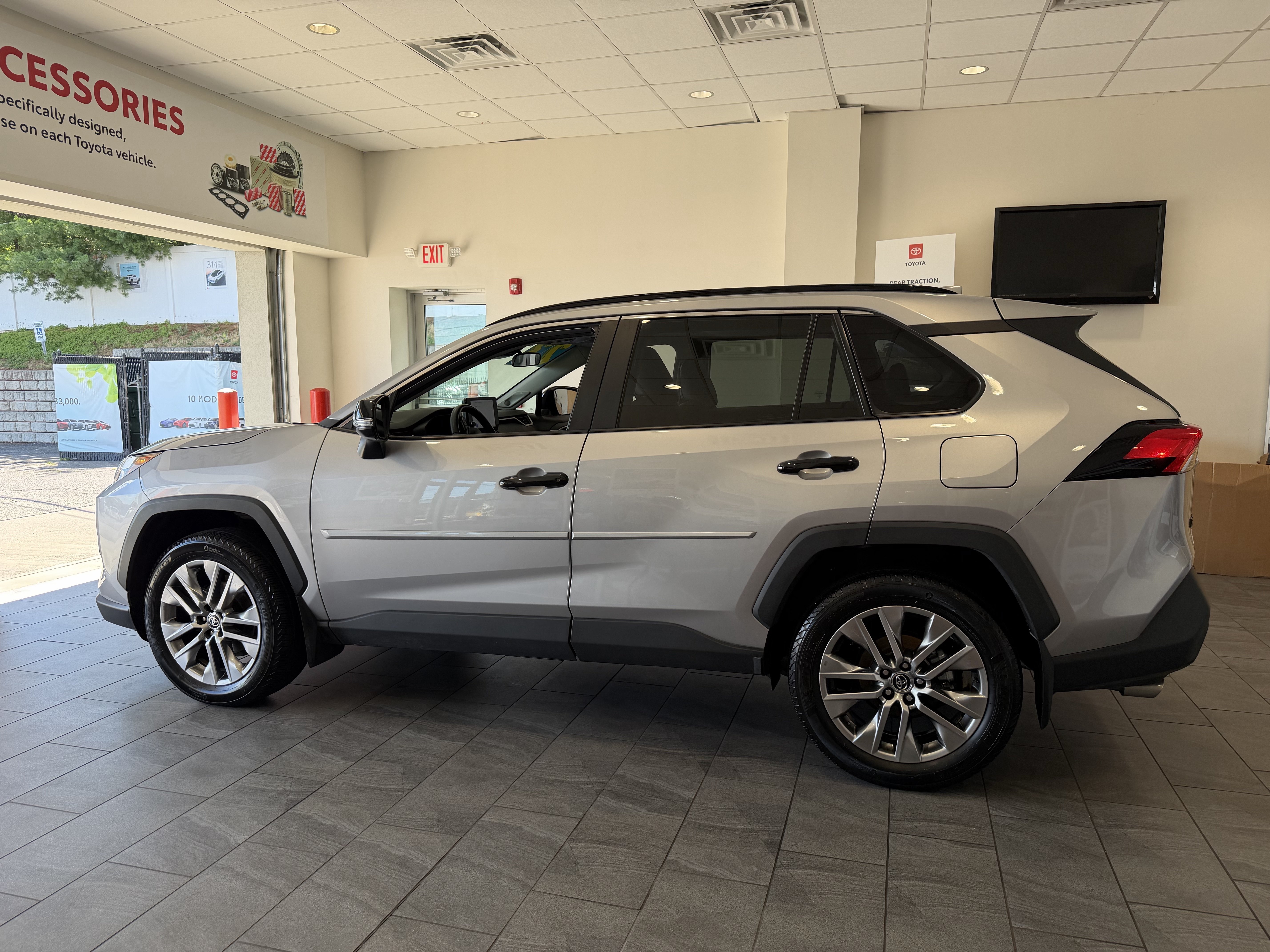 Used 2023 Silver Toyota XLE Premium image 56