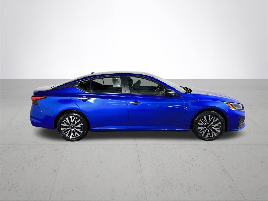 Used 2025 Bluestone Nissan 2.5 SV image 5