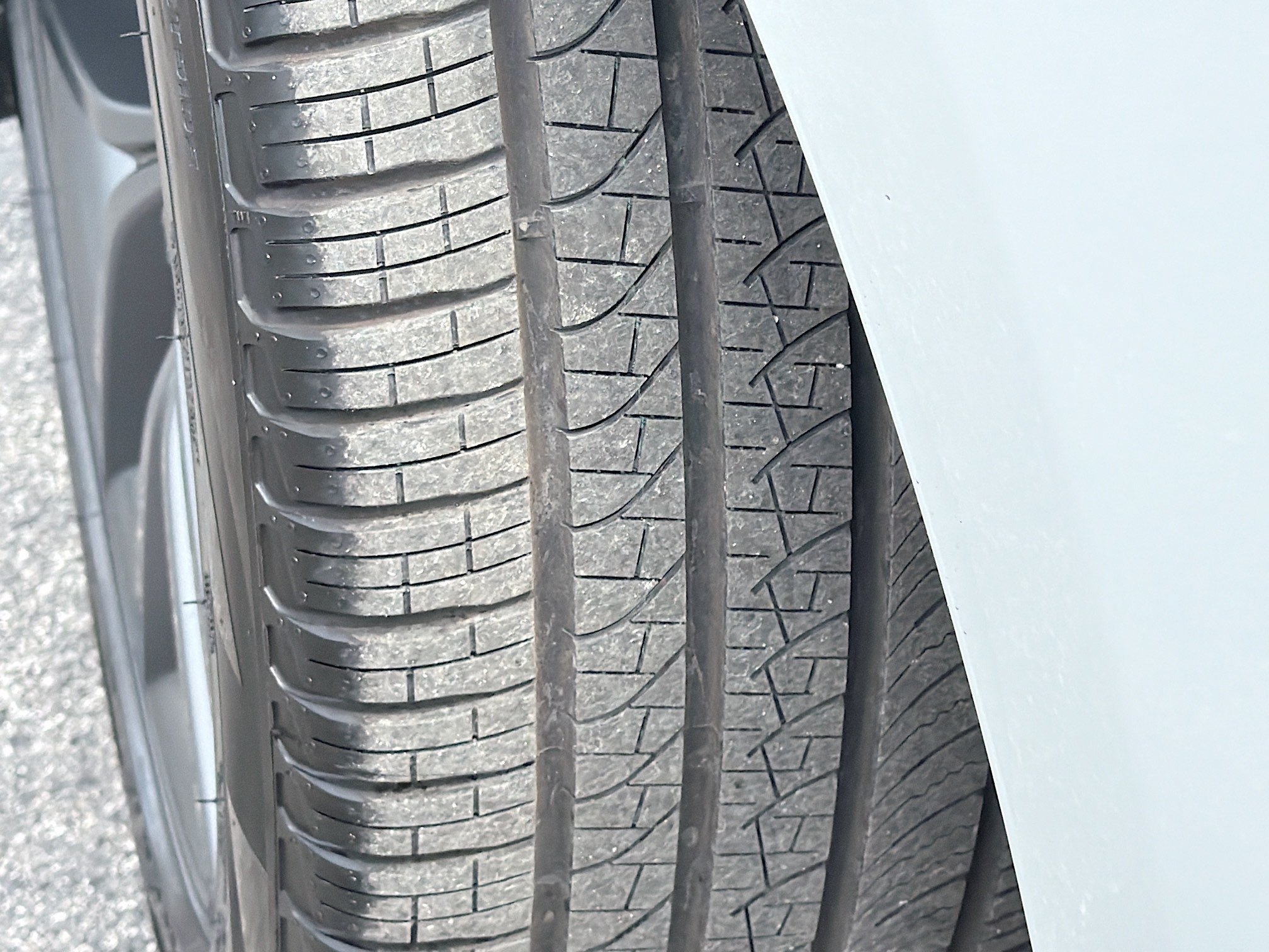 New 2026 Fuji White Land Rover SE image 42
