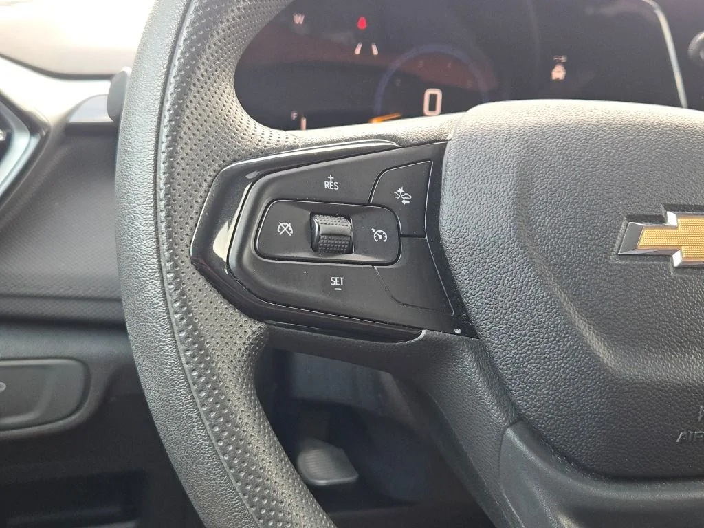 Used 2025 White Chevrolet LT image 27