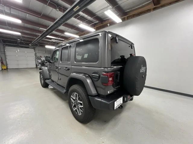 2025 Jeep Wrangler 4-Door Sahara - Photo 6