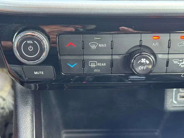 Certified Used 2024 White Jeep Latitude image 34