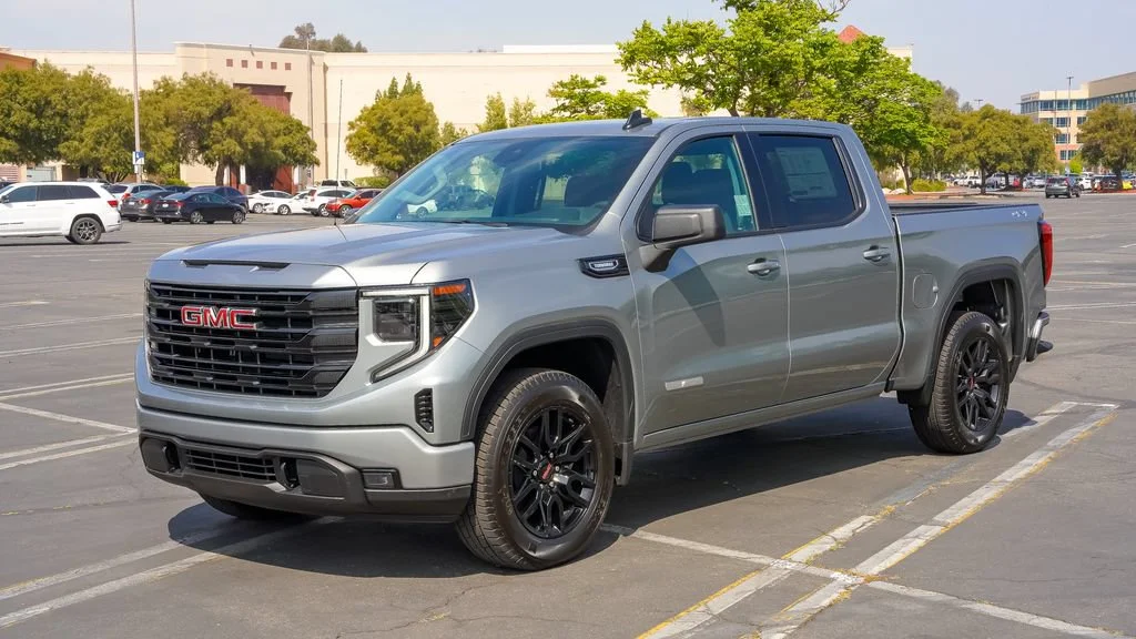 New 2026 Sterling Metallic GMC Elevation image 3