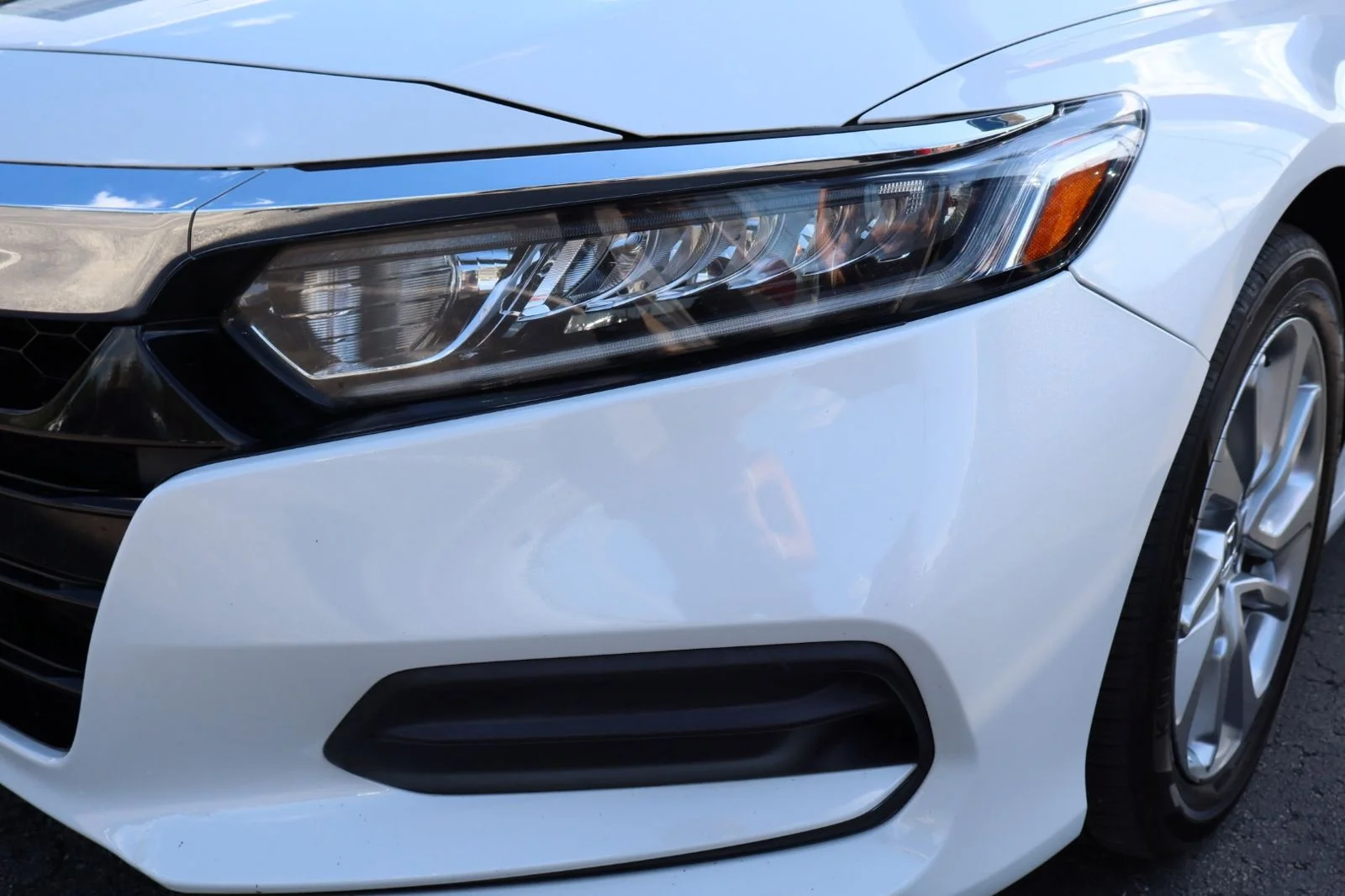 Used 2018 White Honda LX image 42