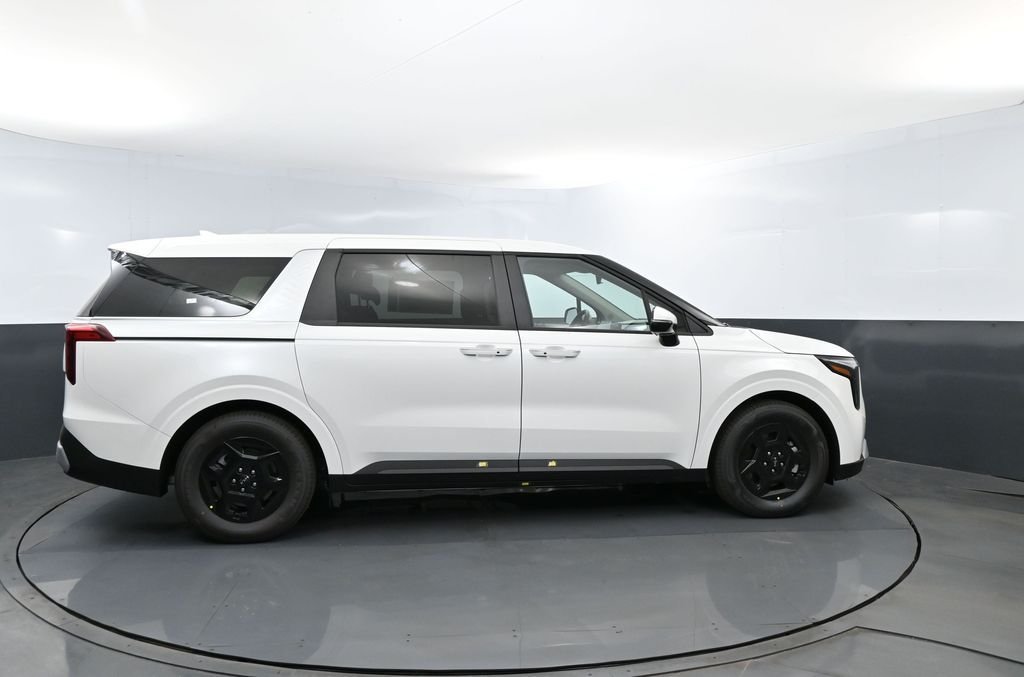 New 2026 Snow White Pearl Kia LXS image 4