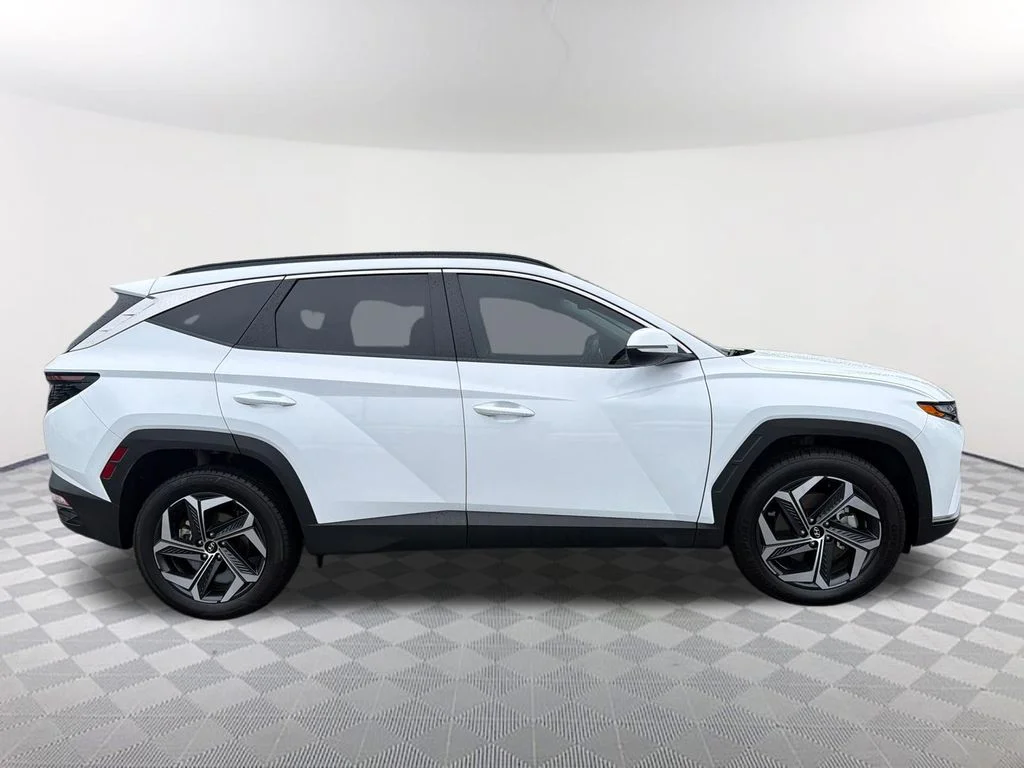 Used 2023 White Hyundai SEL Convenience image 4