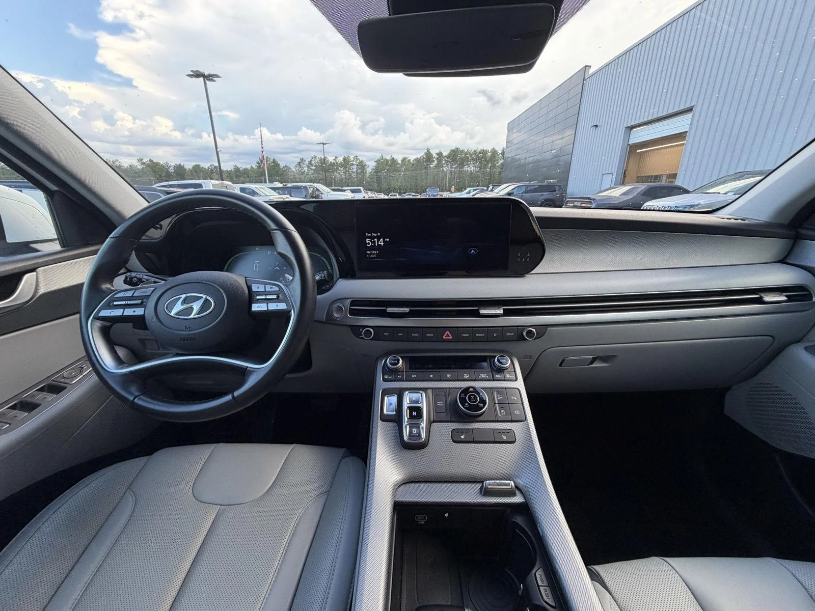 Used 2025 Hyper White Hyundai SEL image 7